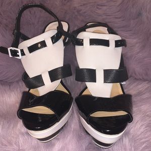 Black/White Gianni Bini platform heels